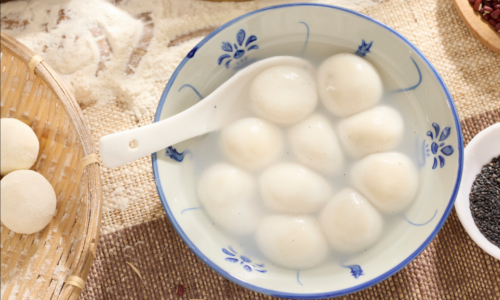 花燈逢元宵，今宵共團圓，伯豪生物祝老師們豪氣滿滿，元宵喜樂！